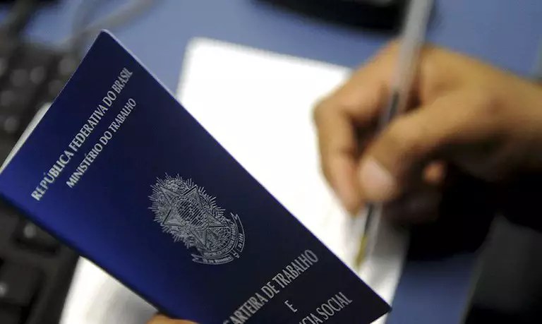 Rio Grande do Sul contabiliza 74,5 mil novas vagas de trabalho no acumulado do ano, com destaque para serviços e indústria