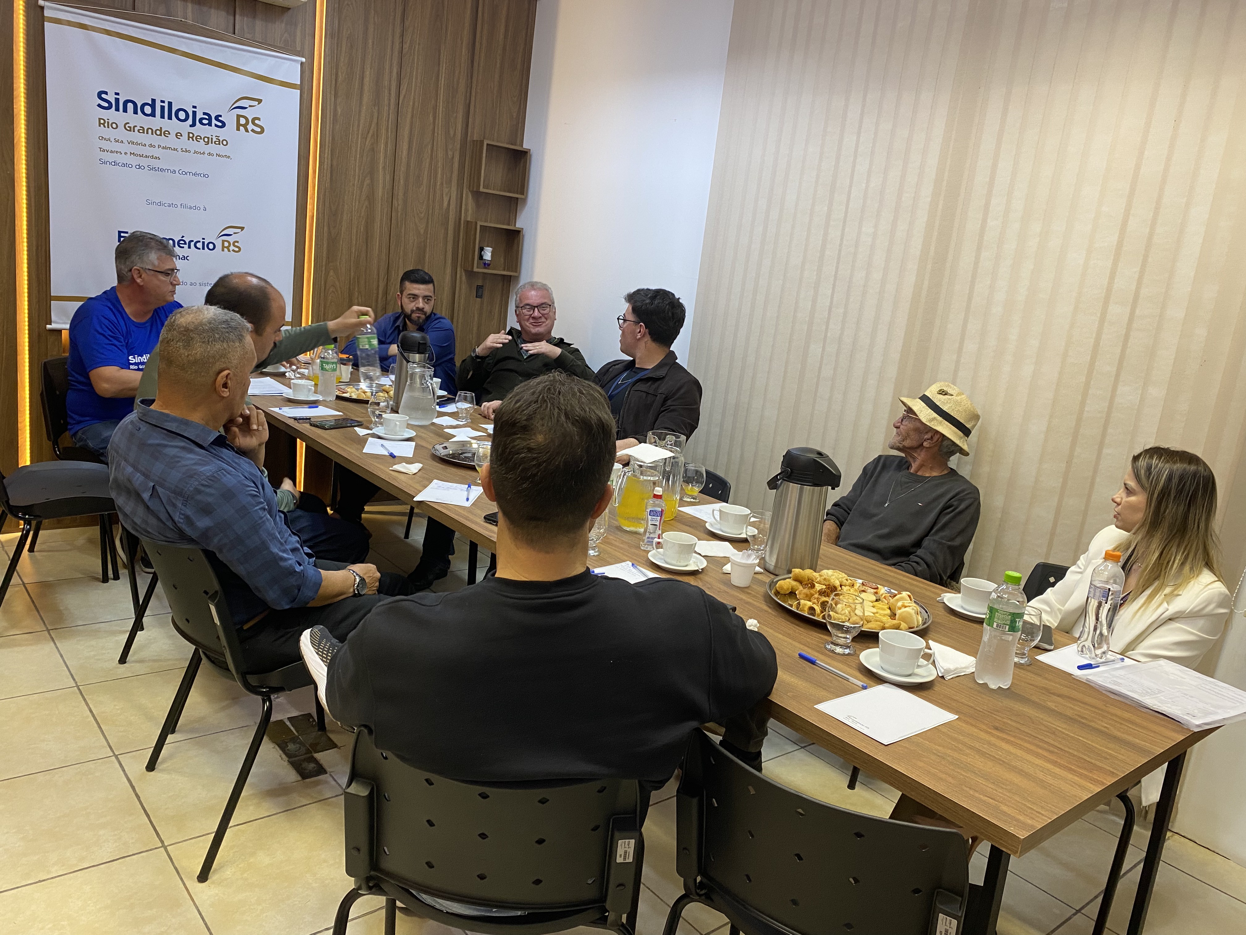 Em café com a imprensa, Sindilojas apresenta situação da abertura do comércio nos feriados