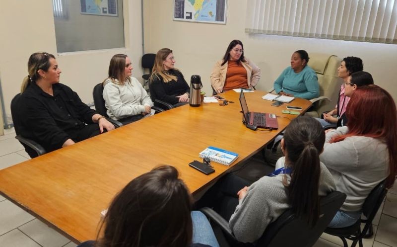 Prefeitura de São José do Norte recebe apresentação de projeto de canoagem voltado à saúde das mulheres que superaram o câncer de mama