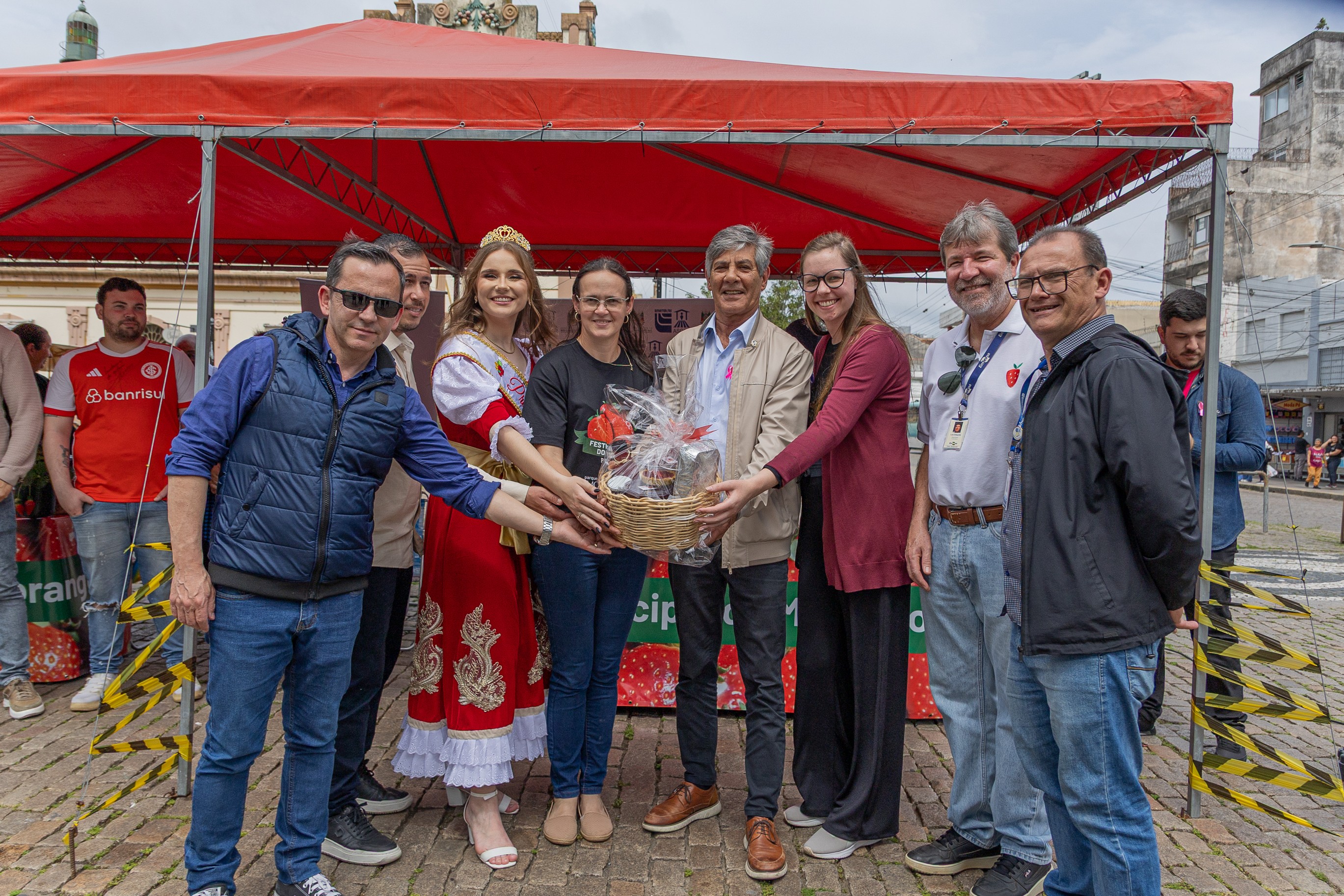 Abertura da 9ª Feira Municipal do Morango reúne produtores e celebra safra em Pelotas