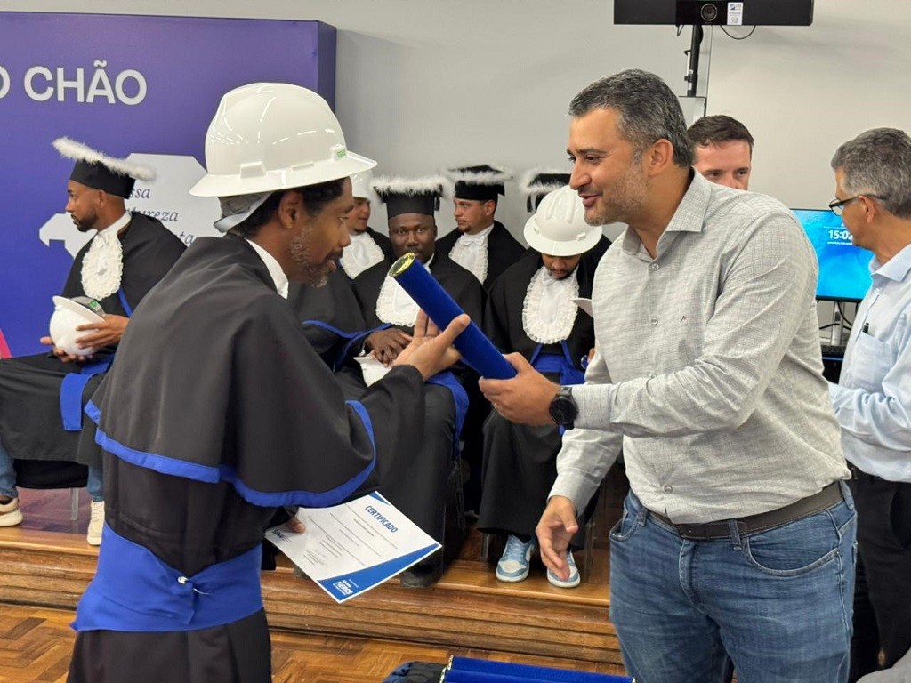 Corsan realiza formatura da primeira turma de projeto para capacitação de calceteiros