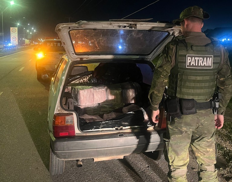Pescados transportados irregularmente são apreendidos pela Patram, em Pelotas