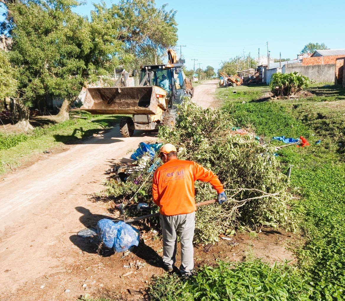 Prefeitura de Pelotas recolhe 670 toneladas de lixo descartado irregularmente em dois dias