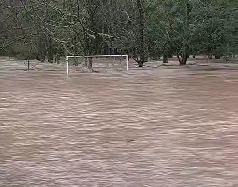 Interior de Pelotas sofre com alagamentos pela chuva do domingo