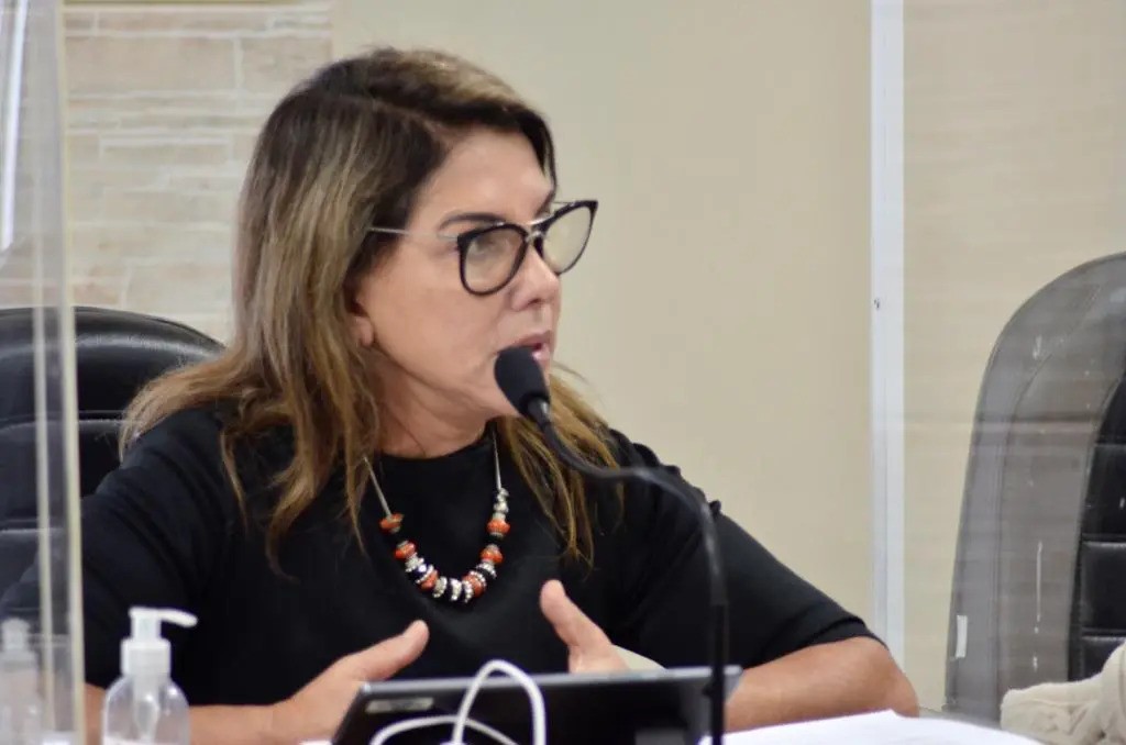 Vereadora Miriam Marroni protocola pedido de afastamento de investigados de funções de comando na Câmara de Pelotas