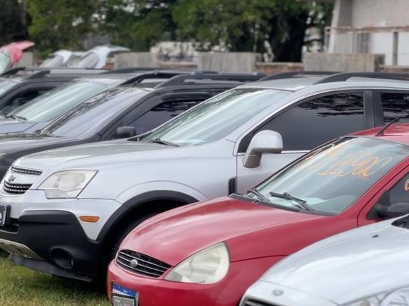 Mega Feirão Detona Preços reúne centenas de veículos em Rio Grande
