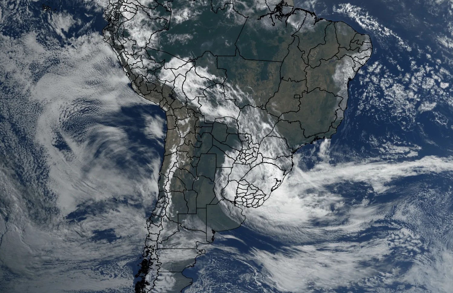 Ciclone extratropical avança entre o Rio Grande do Sul e o Uruguai