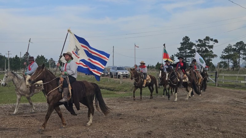 São José do Norte recebe chama crioula para início dos festejos farroupilha. 