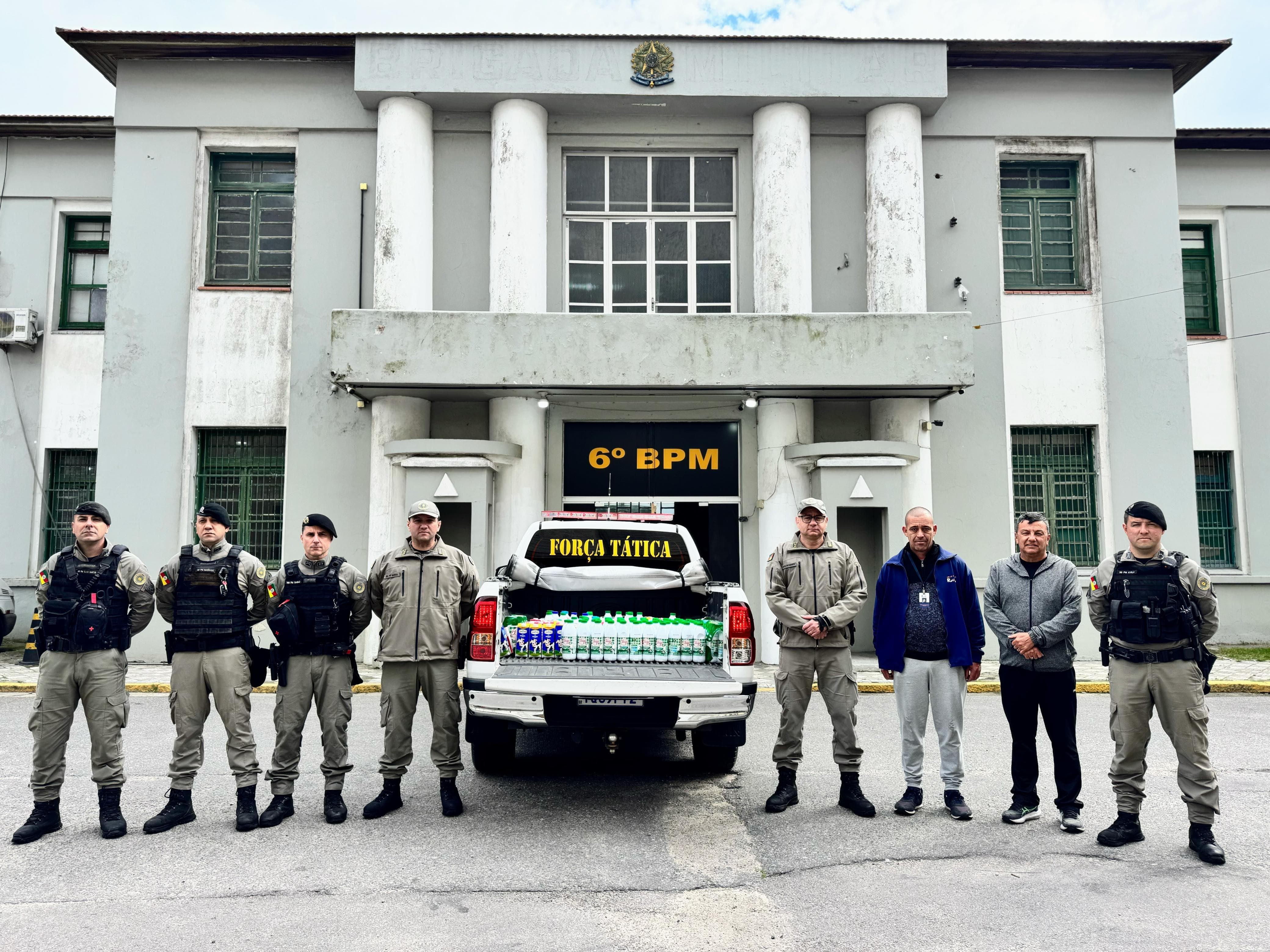 6° BPM realiza entrega de caixas de leite doadas na Corrida da Força Tática