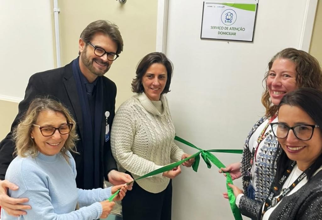 HU-Furg e Prefeitura formalizam parceria para ampliar atendimento domiciliar pelo SUS