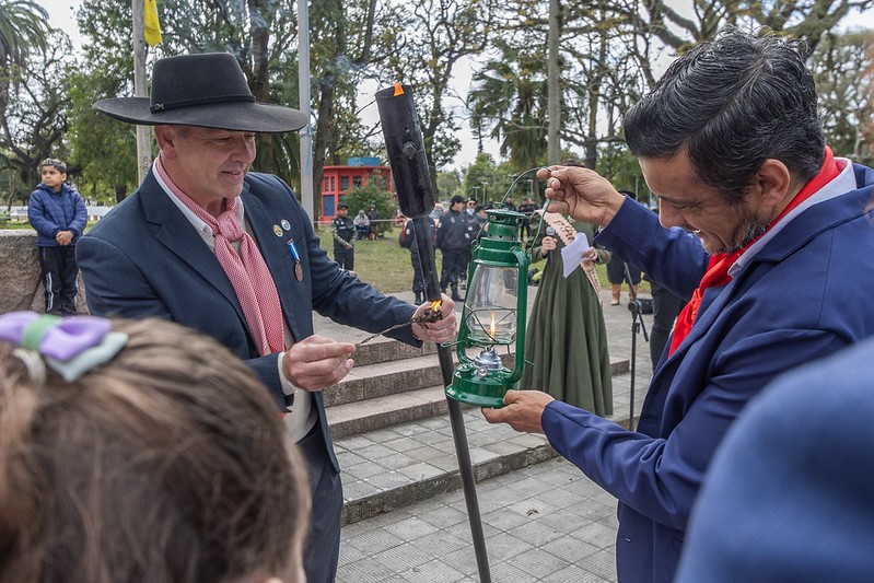 Distribuição da chama crioula aos CTGs marcam abertura da Semana Farroupilha em Pelotas