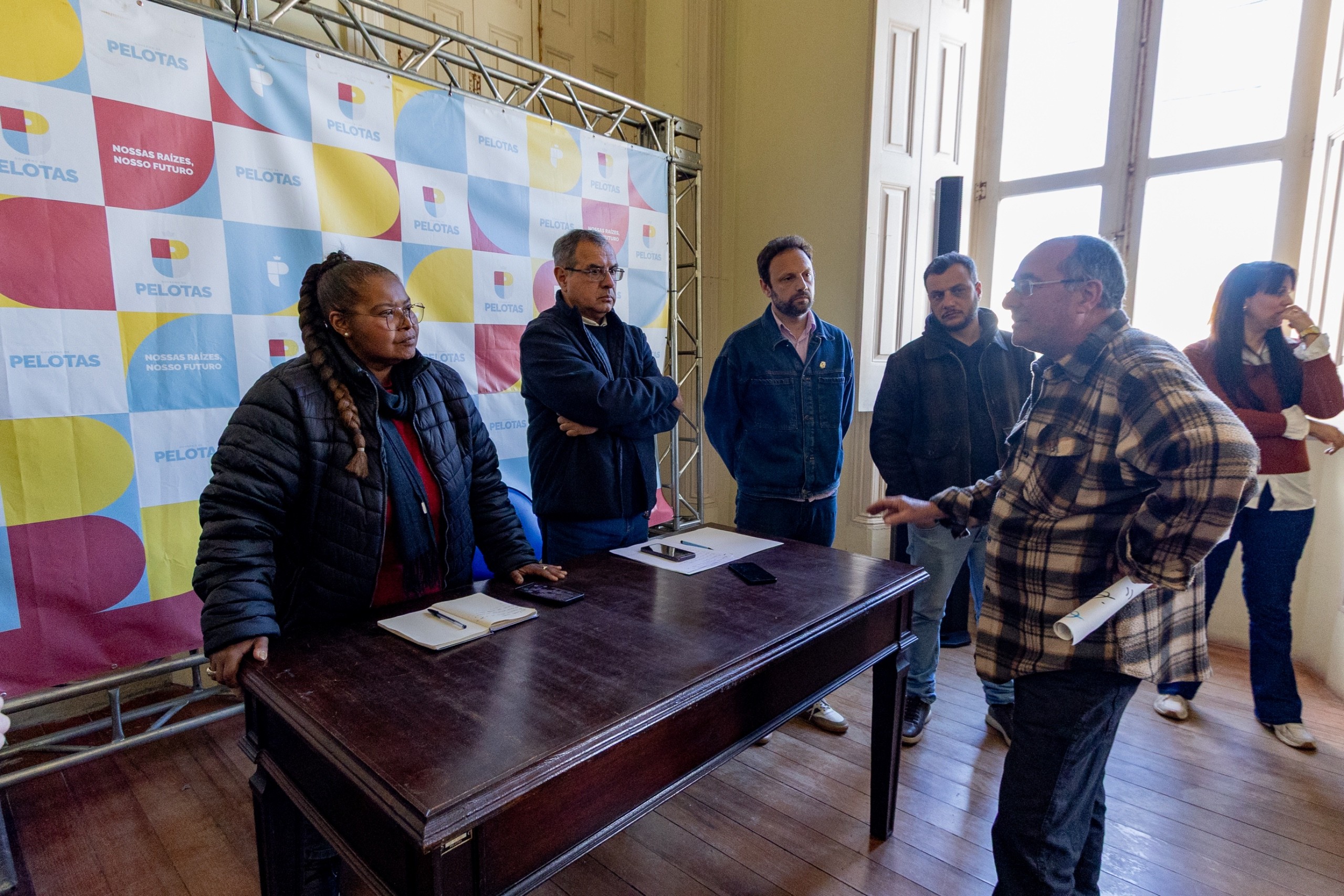 Após protesto, moradores da Vila Governaço, Vila Nova e Passo do Salso são recebidos no Paço Municipal de Pelotas