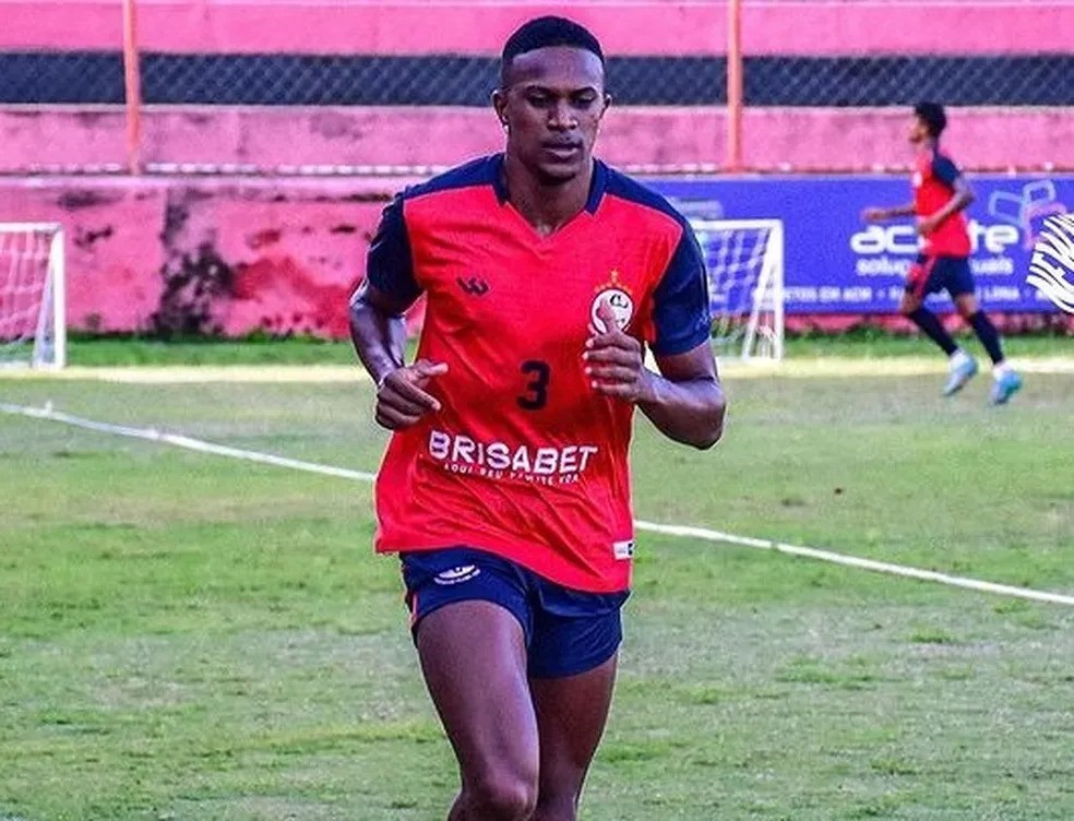 Brasil confirma contratação do volante Ramires