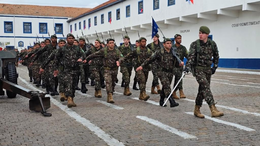 6º GAC celebra aniversário de 84 anos com solenidade marcada por homenagens