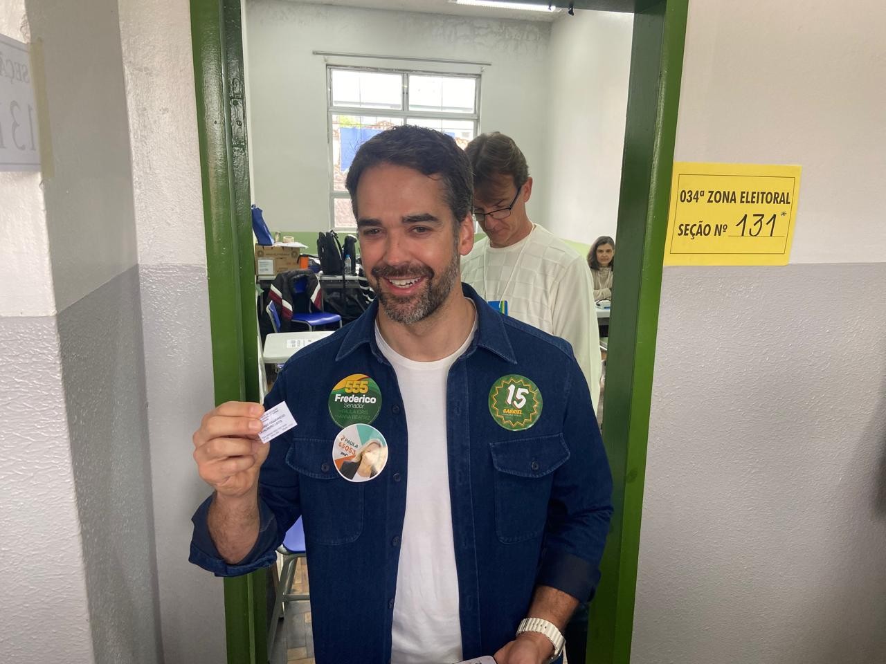 Eduardo Leite vota pregando pacificação