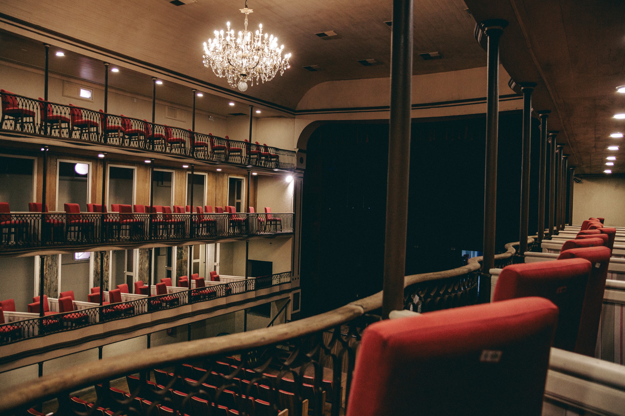 Theatro Sete de Abril recebe atrações para crianças e adultos nesta semana