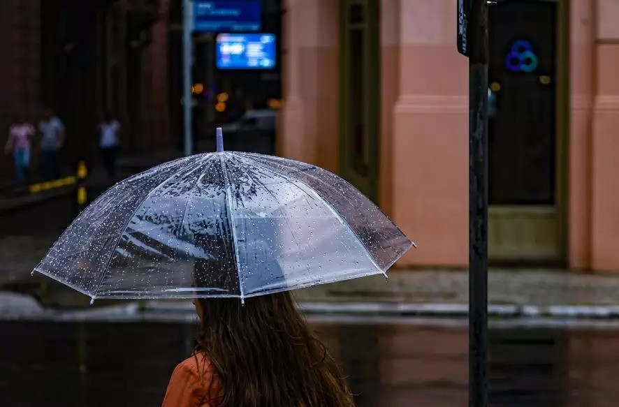 Defesa Civil alerta para retorno de temporais e risco de granizo e ventos acima de 90 km/h no RS