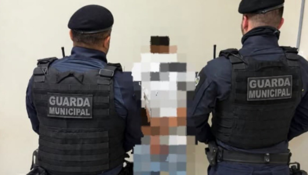 Homem é preso suspeito de estupro de vulnerável em praça no Centro de Pelotas