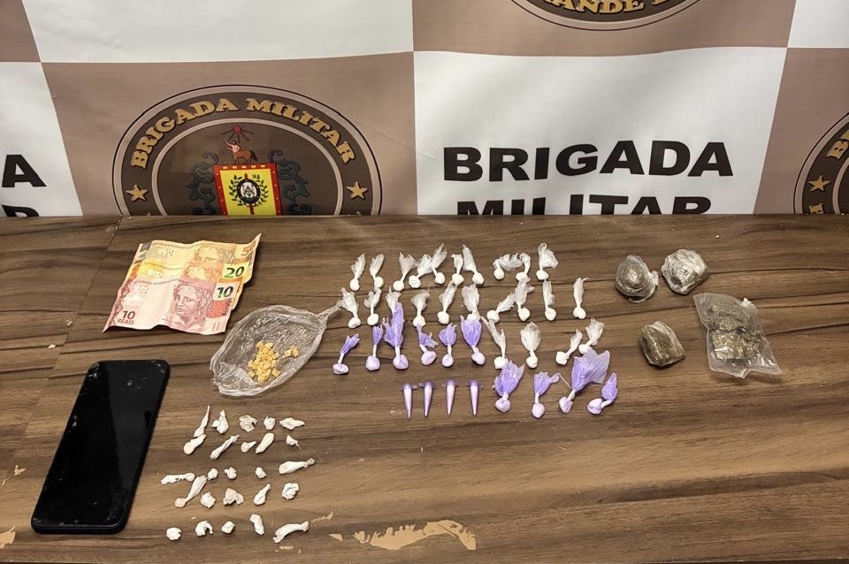 Brigada Militar prende dois homens por tráfico de drogas no bairro São Miguel, em Rio Grande