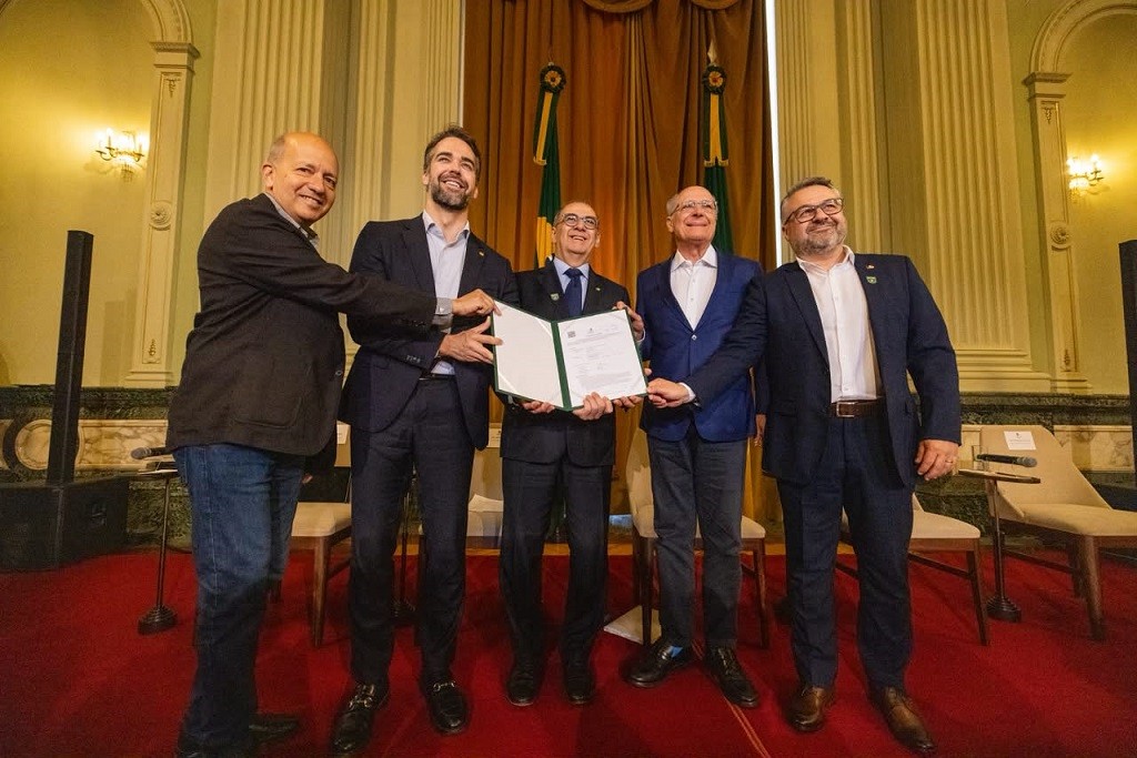 Governo do Estado entrega Licença Prévia para o Projeto Natureza, da CMPC, em Barra do Ribeiro