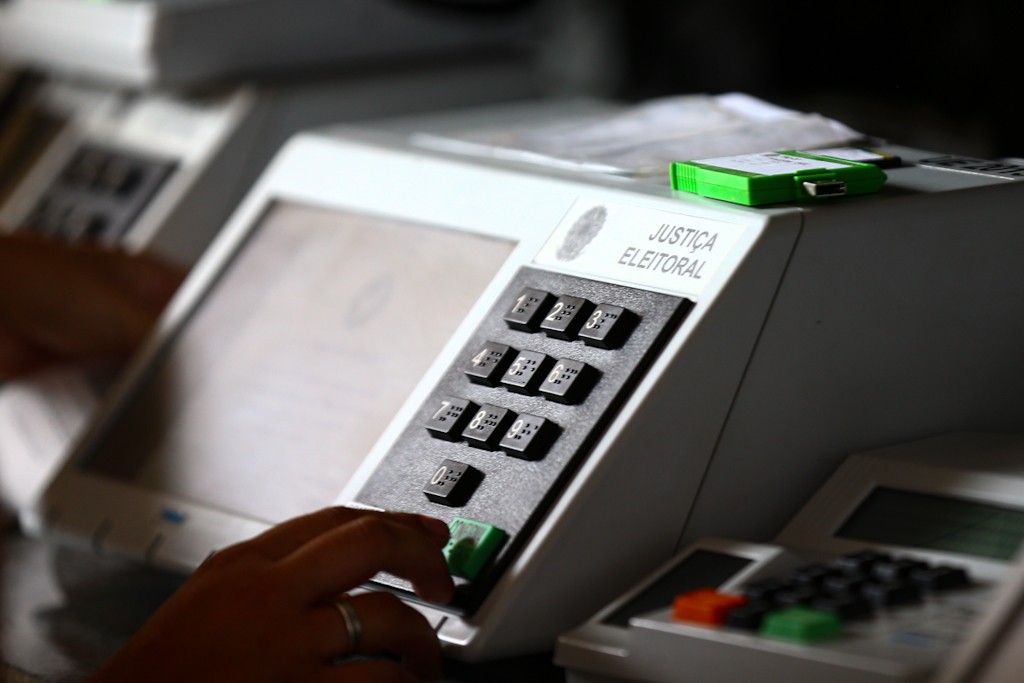 Eleitor tem um mês para regularizar pendências e ficar apto a votar