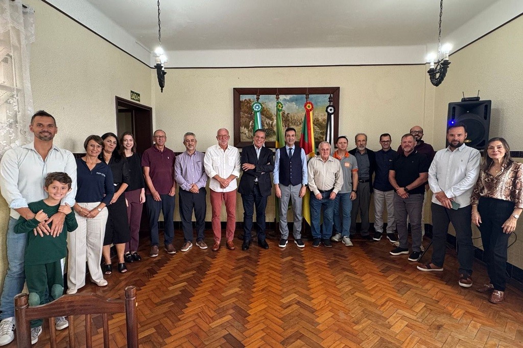 Diretoria da Câmara de Comércio realiza reunião 