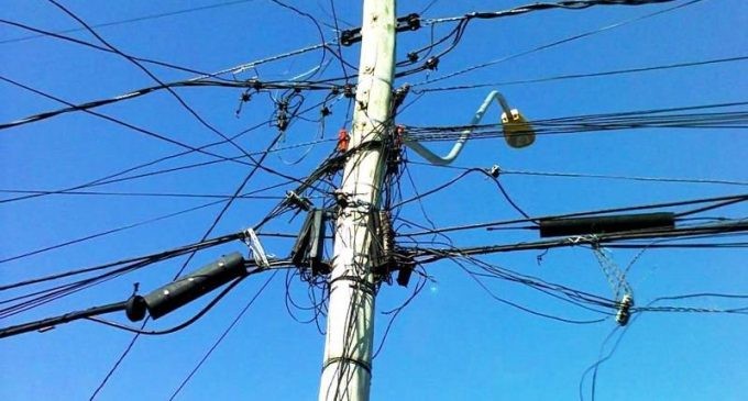 MP-RS ajuiza ação contra CEEE-D e o Município de Pelotas exigindo retirada de fios soltos