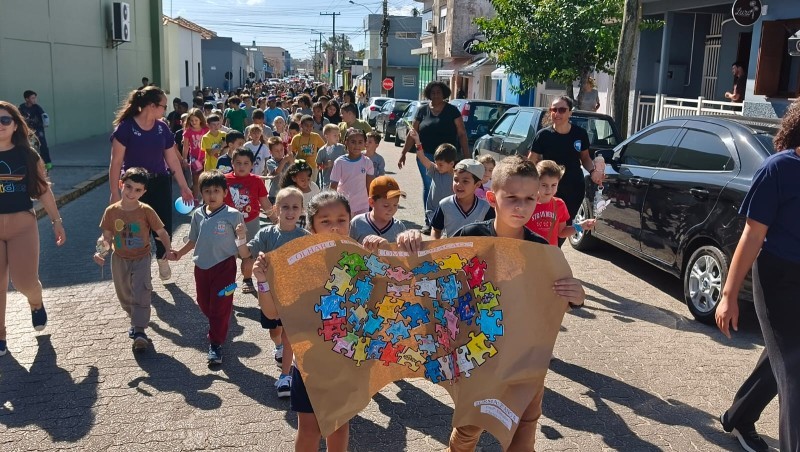 Caminhada Azul mobiliza comunidade em São José do Norte pela conscientização do autismo