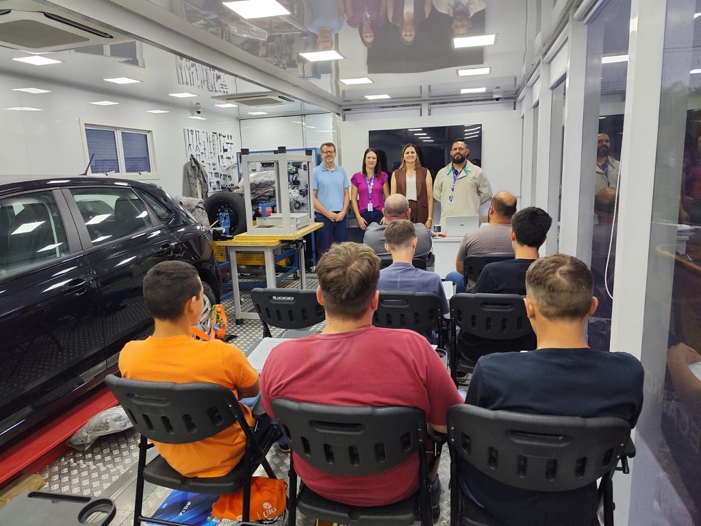 Programa Carretas do Saber chega a 11 novos municípios do Estado oferecendo qualificação profissional itinerante