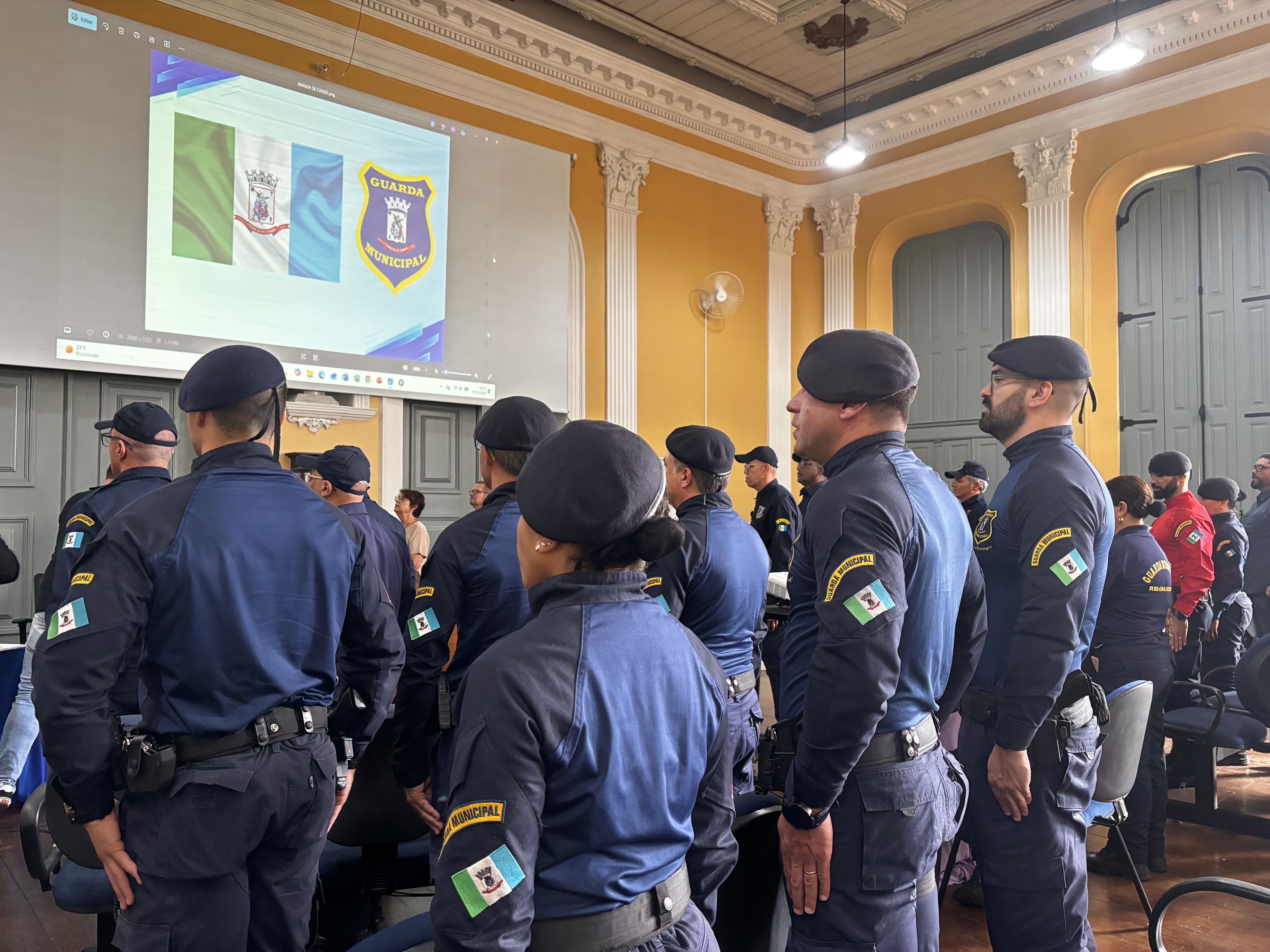 Cerimônia certifica guardas municipais em curso de armamento e tiro e reforça segurança pública