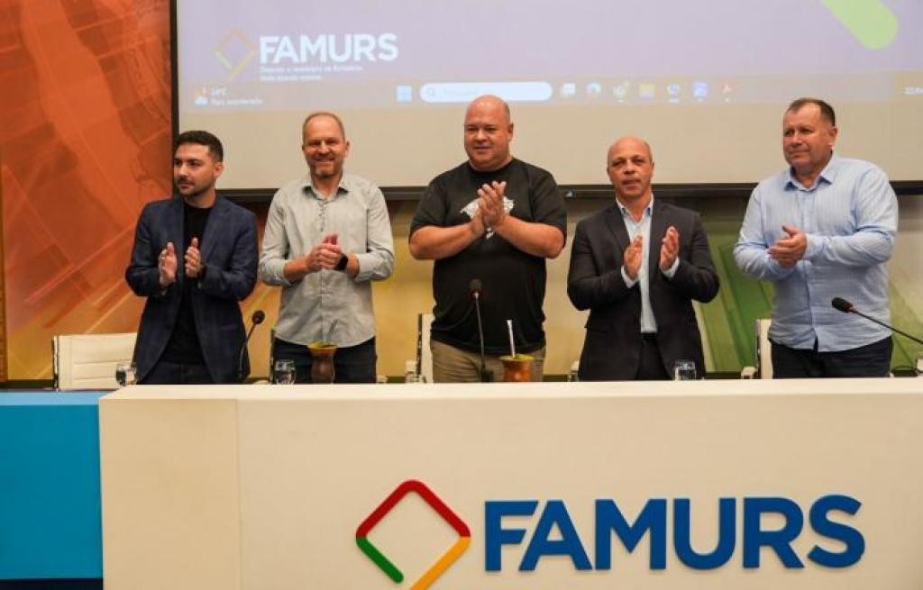 Prefeita de Rio Grande passa a integrar Conselho da Famurs na gestão 2026/2027