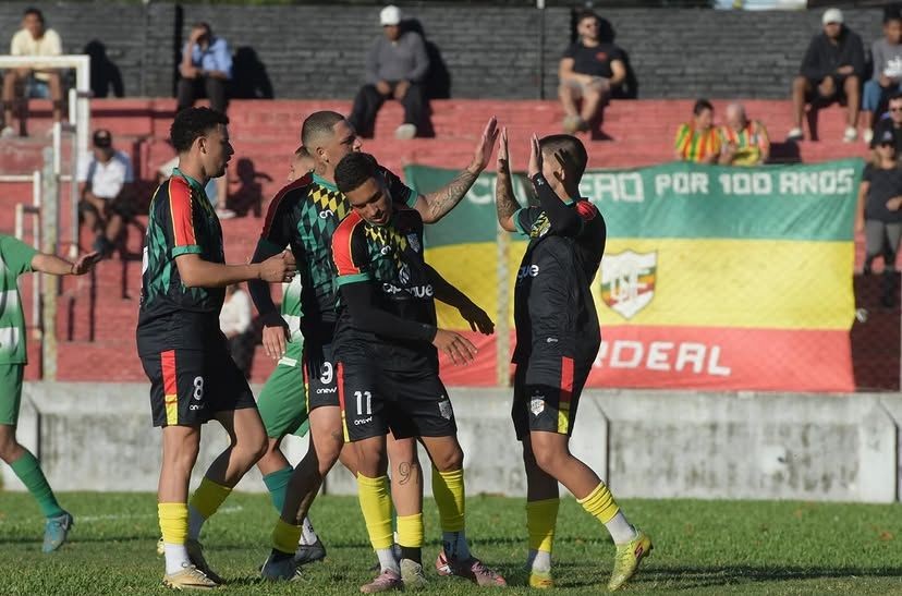 Farroupilha vence clube uruguaio em partida comemorativa por seu centenário