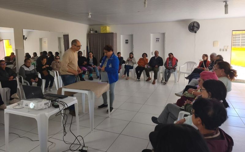 Ação da assistência social aborda vínculos familiares com grupo de idosos em São José do Norte 