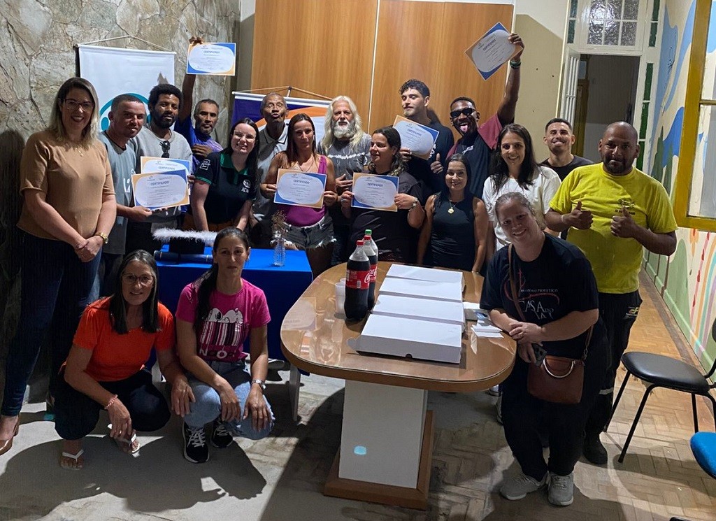 Prefeitura e Adra certificam alunos de curso de montador de móveis em Rio Grande