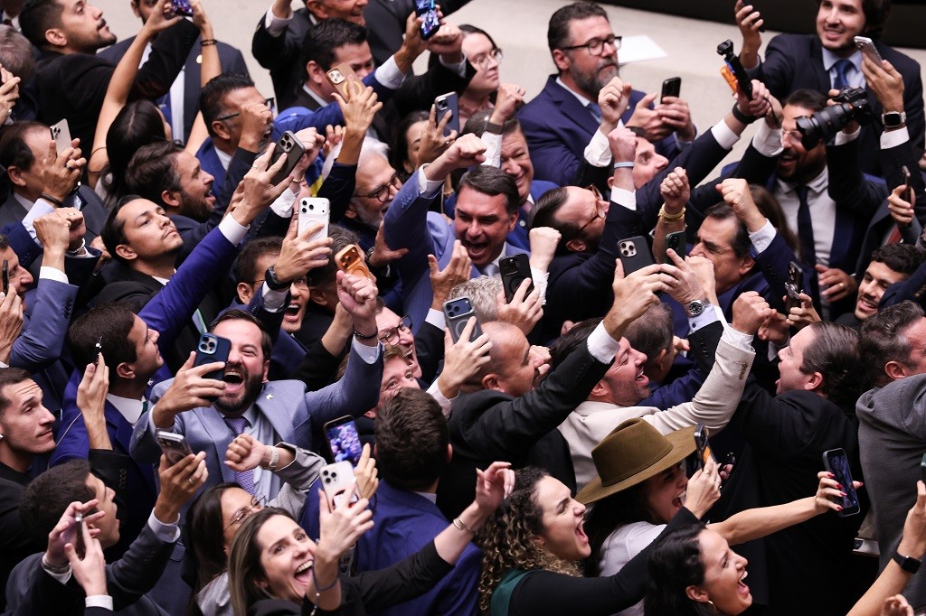 Congresso derruba veto de Lula e mantém PL da Dosimetria