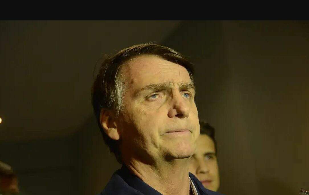Bolsonaro se recupera de cirurgia no ombro e deve ter alta nesta segunda-feira
