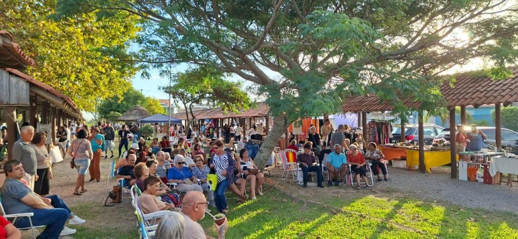 Feira Pôr do Sol celebra Dia das Mães com programação especial e música ao vivo no Cassino