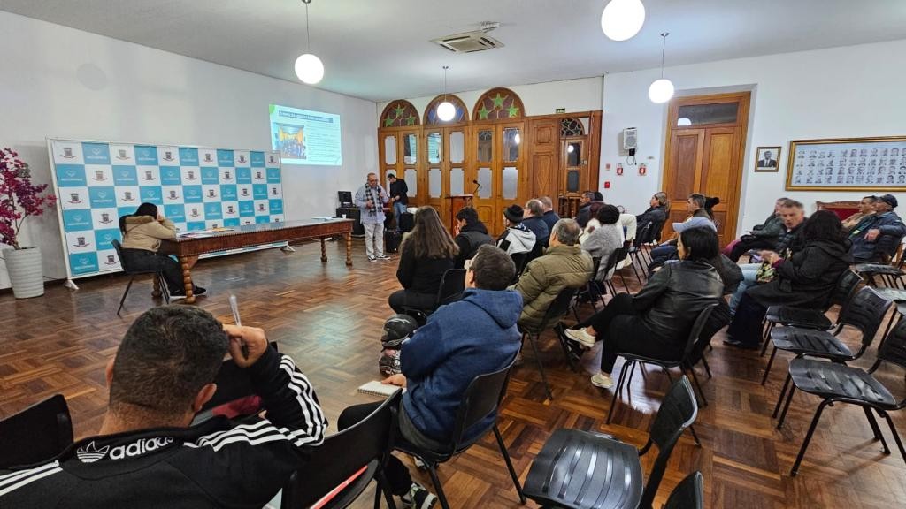 Curso voltado às associações de moradores reforça qualificação de lideranças comunitárias