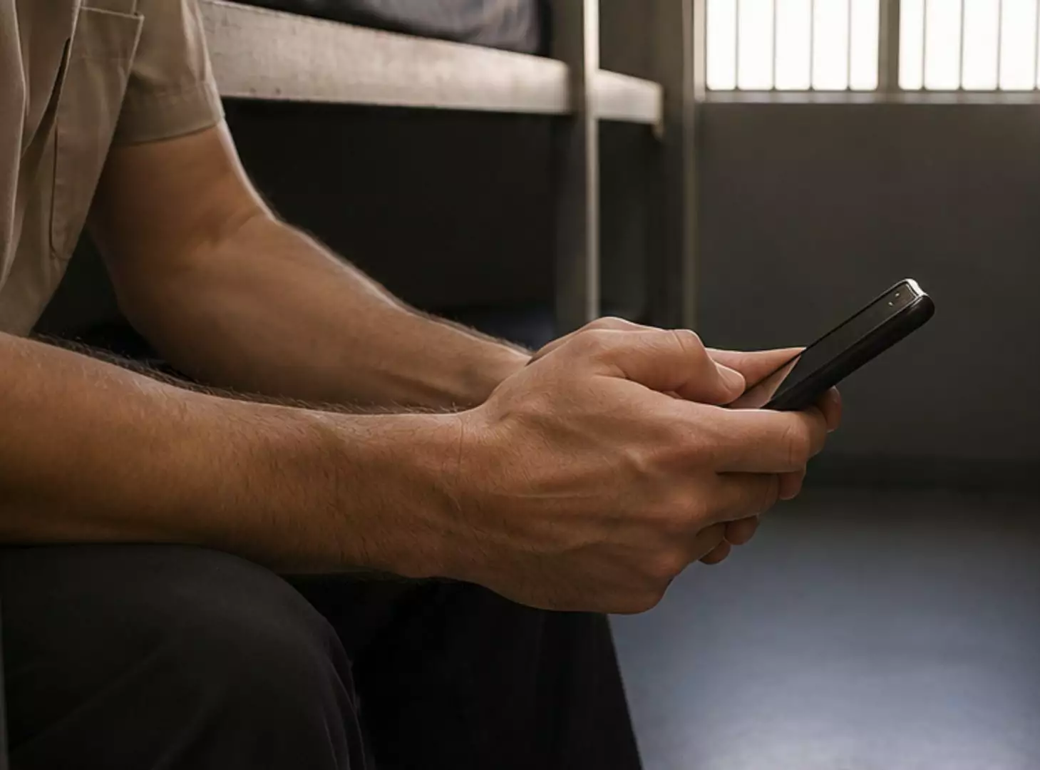 Governo federal lança ação para impedir uso de celulares em presídios