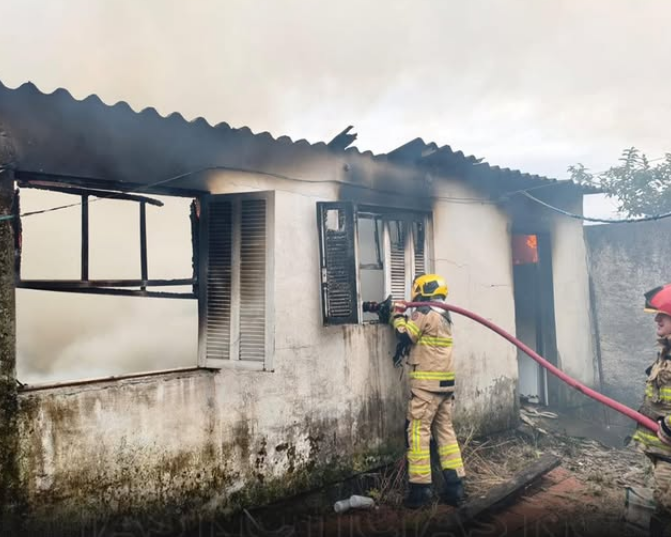 Incêndio atinge casa no bairro Bom Jesus