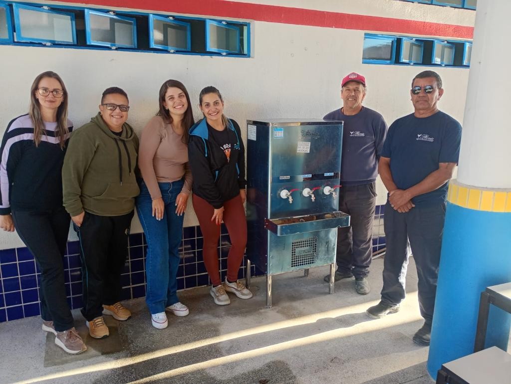 Prefeitura de Rio Grande entrega novos bebedouros e amplia melhorias na rede municipal de ensino