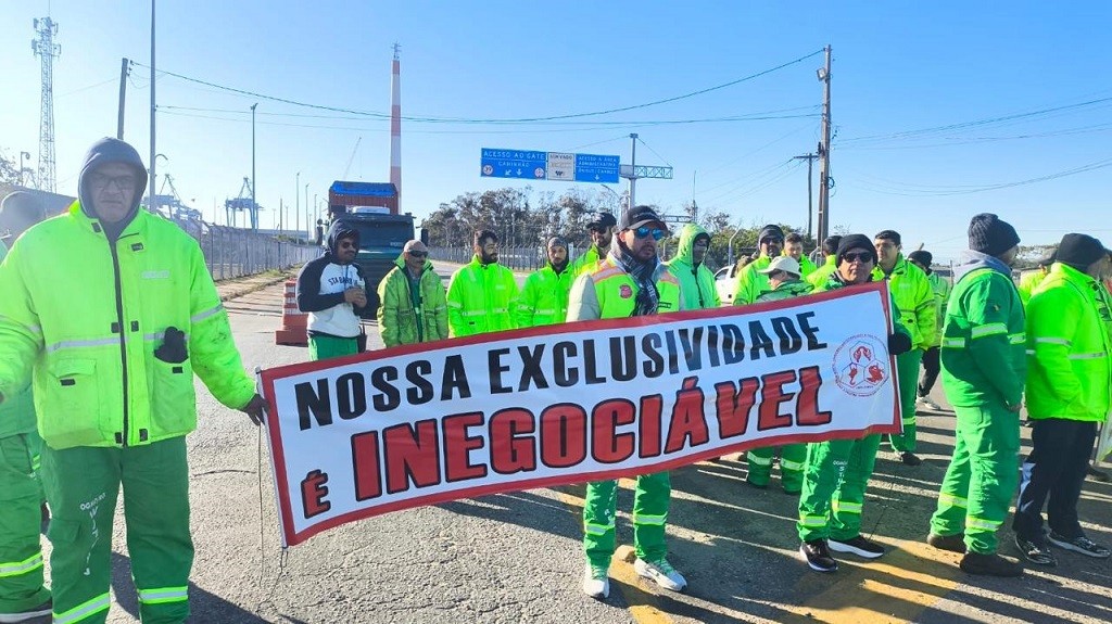 Paralisação de 12 horas reúne estivadores em defesa da mão de obra avulsa