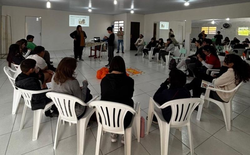 SCFV realiza atividade com adolescentes sobre prevenção ao abuso e à exploração sexual