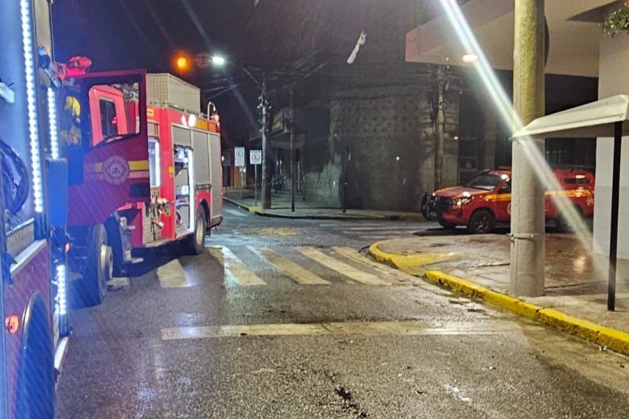 Apartamento é destruído por incêndio na zona central de Rio Grande
