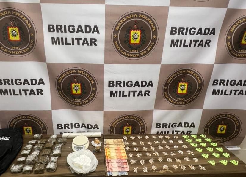 Mulher é presa por tráfico, no bairro Junção