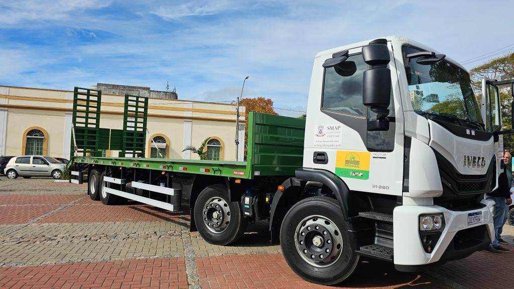 Prefeitura recebe caminhão prancha para reforçar Patrulha Agrícola em Rio Grande