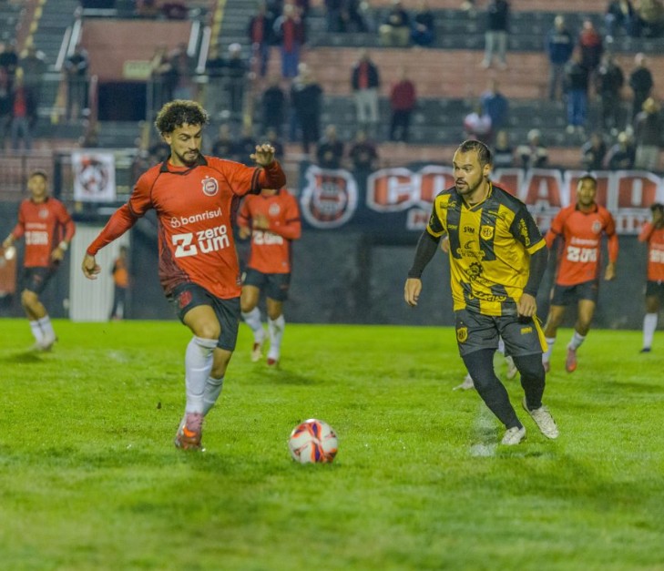 Com dois jogadores expulsos, Brasil vence Bagé e segue 100% na Copa FGF
