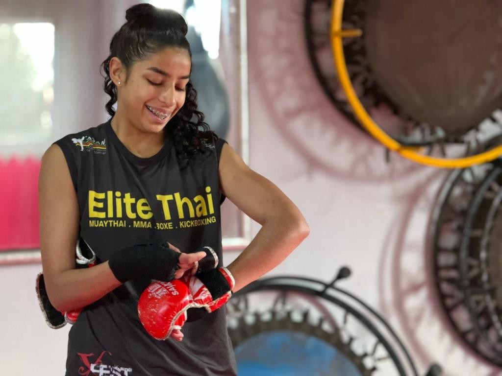 Campeã mundial de Muay Thai, atleta de Rio Grande busca apoio para competir na Tailândia
