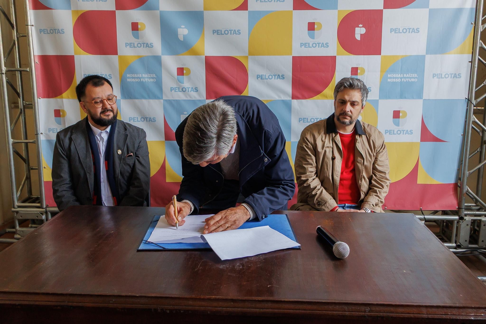 Prefeito Marroni empossa Conselho de Ciência, Tecnologia e Inovação em Pelotas
