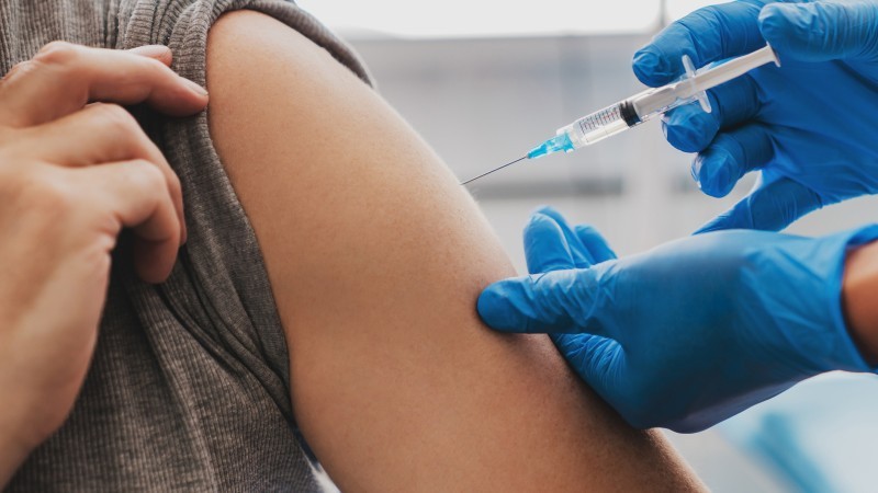 Pelotas recebe novo lote de vacinas contra Influenza